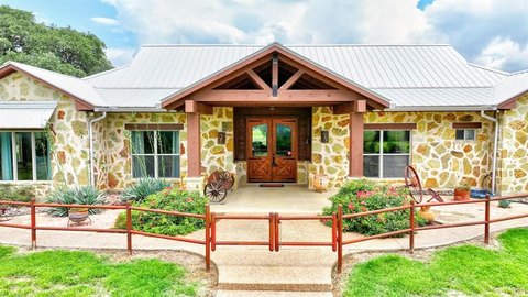 Equestrian Estate with Mountain Views
