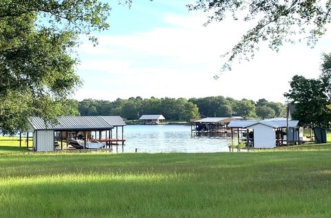 Deep-Cove Waterfront Land with Boathouse