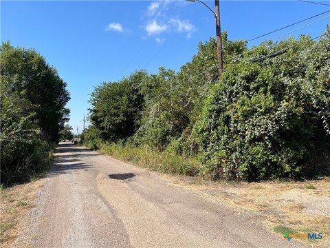 Land, Holland, TX