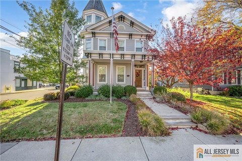 Meticulously Maintained Office Building