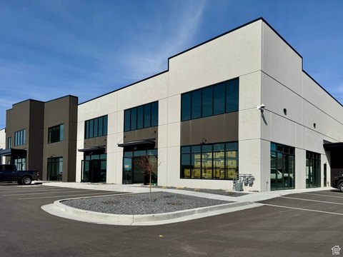 Modern Warehouse in Pleasant View