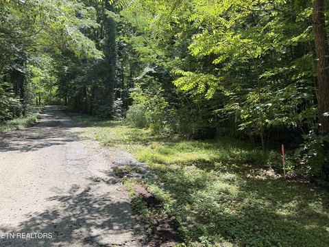 LAND - Walland, TN