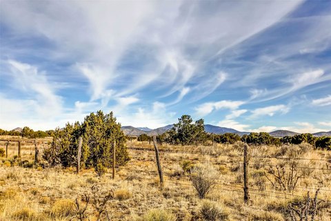 Expansive Land Parcel in Santa Fe