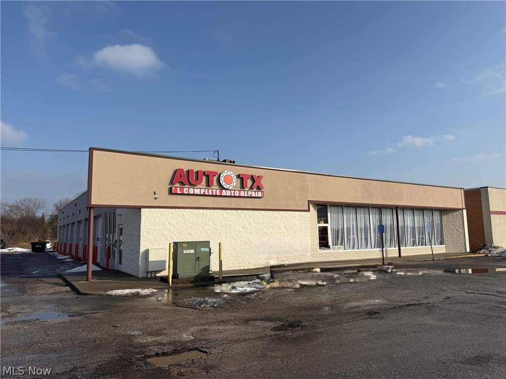 North Randall Freestanding Commercial Building