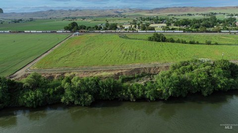 Snake River Frontage Land