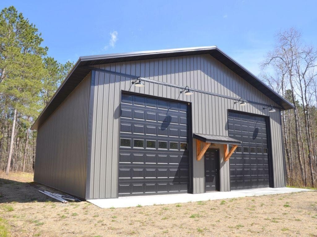 Nevis Shop on Wooded Acres