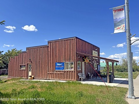Commercial Building in Growing Community