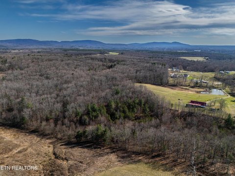 Unrestricted Acreage in Crossville, TN