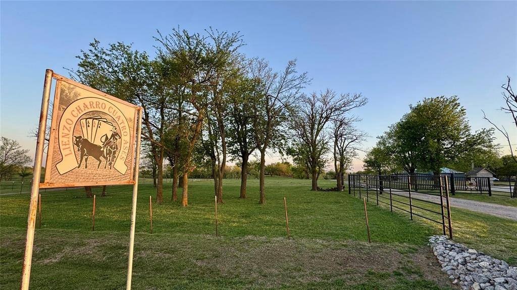 28 Acres with Arena, Stalls