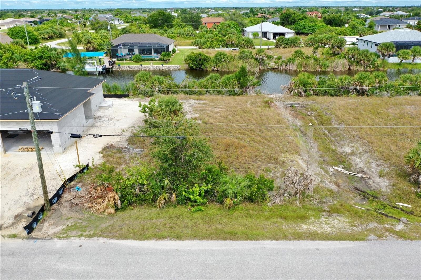 Buildable Sailboat Access Canal Lot
