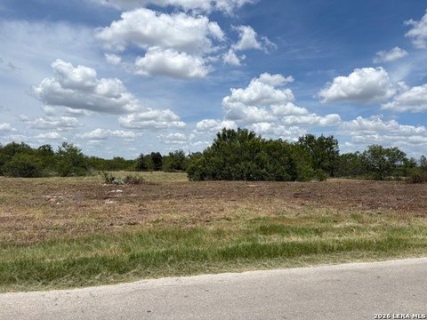 LAND - La Vernia, TX