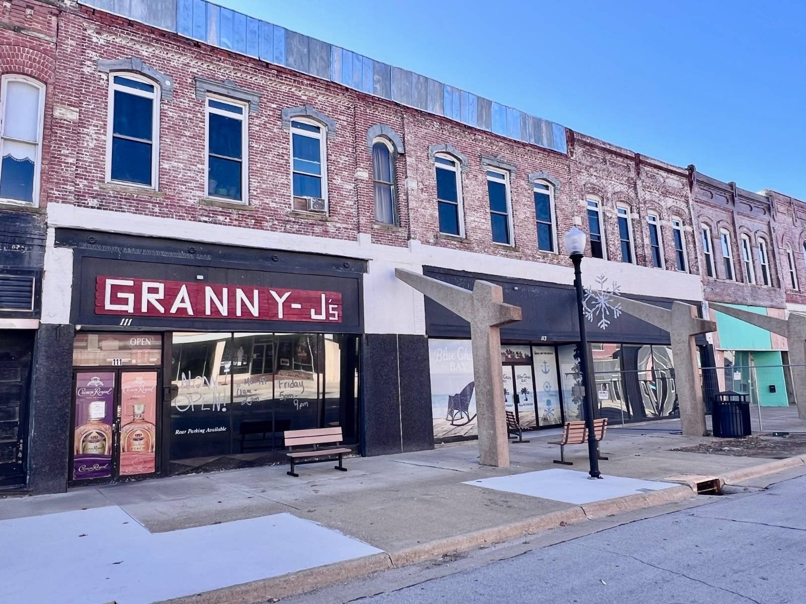 Downtown Coffeyville Commercial Building For Sale