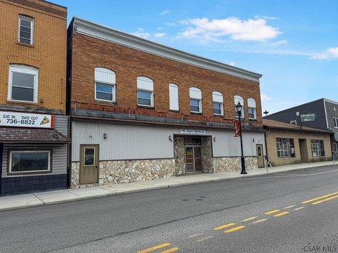 Versatile Commercial Building in Portage