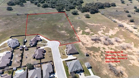 Land, La Vernia, TX