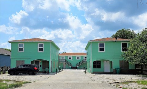 Income-Producing 7-Plex Near Coast