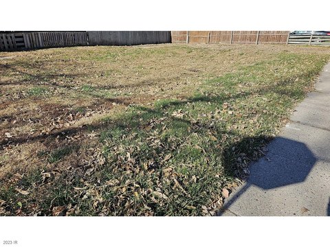 Land, Newton, IA