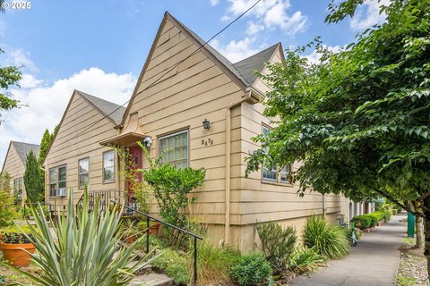 Portland Multifamily Building Near Park