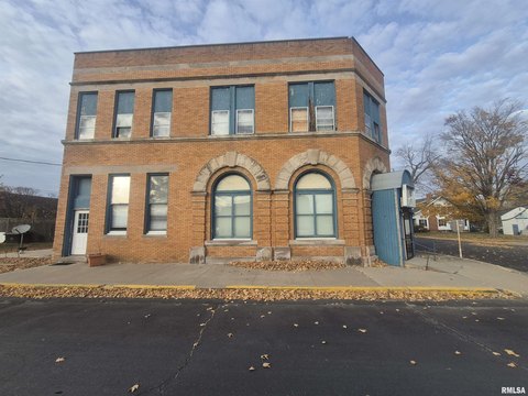 Income-Producing Commercial Building in Ashland