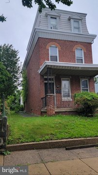 Triplex in Philadelphia with Income