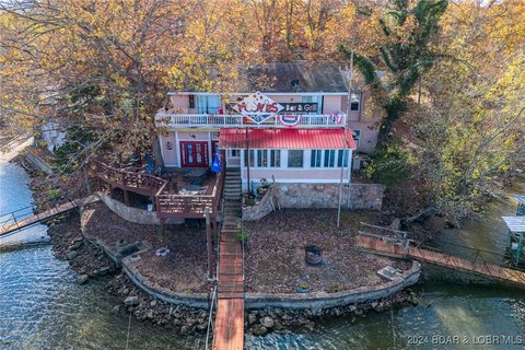 Lakefront Resort with Bar