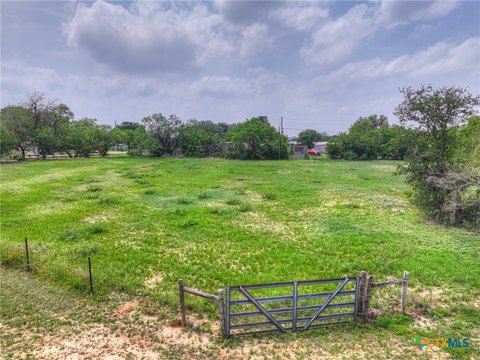 Land, Seguin, TX