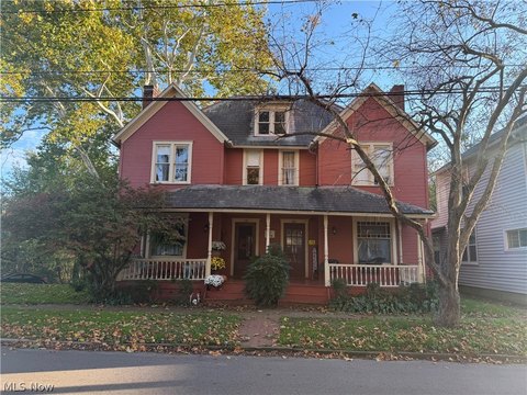 Historic Duplex with Basement Laundry