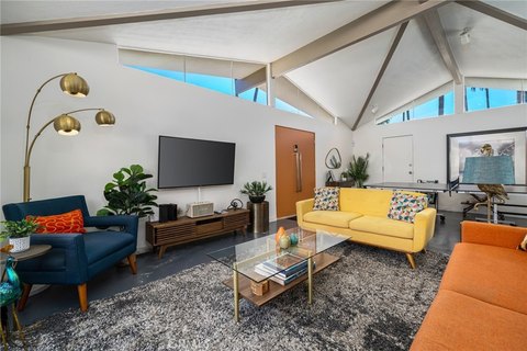 Mid-Century Modern Palm Springs Retreat