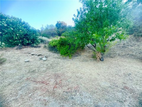 LAND - Tarzana, CA