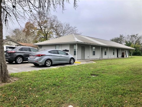 Updated Triplex in Refugio, Texas