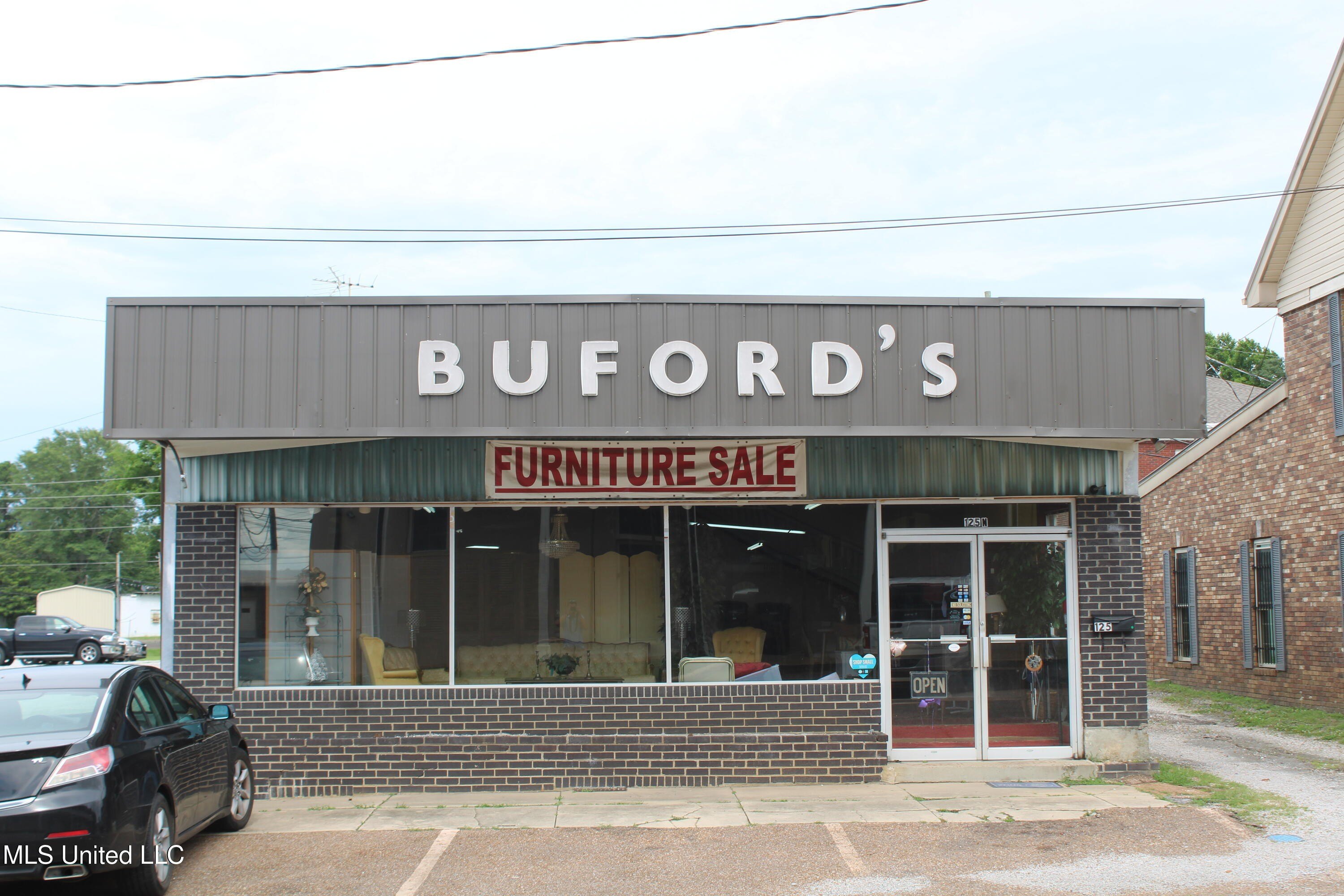 Commercial Building in Holly Springs