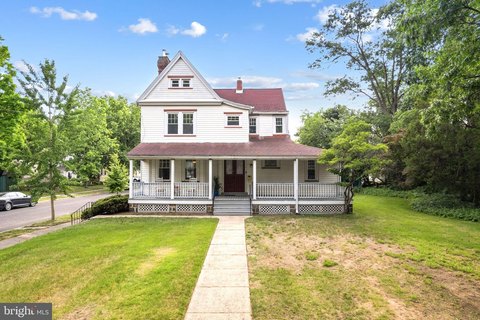Victorian Duplex on Corner Lot