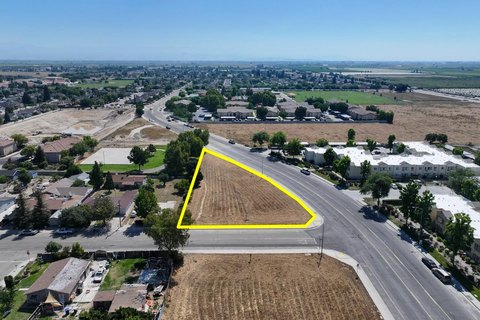 Residential Land in Parlier, CA