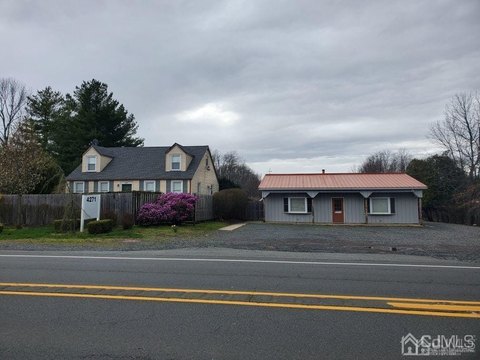 Land with Greenhouse and Rentals