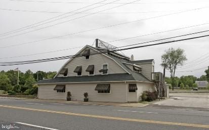 Former Restaurant/Bar on Large Lot