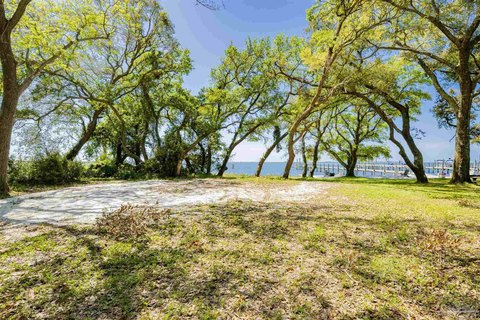 LAND - Gulf Breeze, FL
