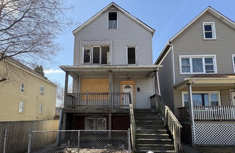 Chicago Multifamily Property with Potential