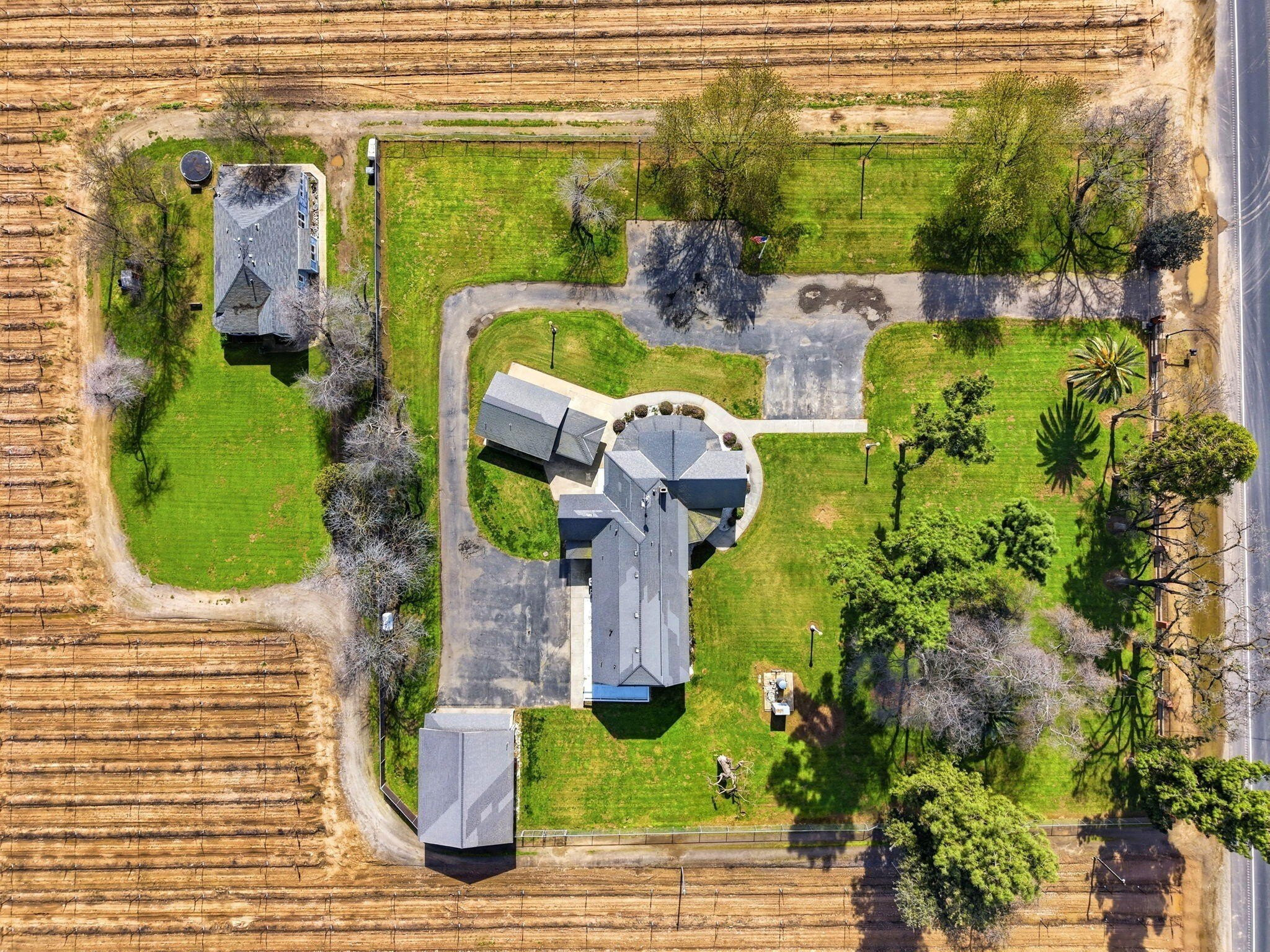 Visalia Multi-Residence Country Property