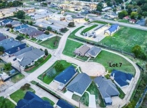 Land, Paris, TX