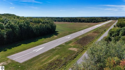 Aviation Parcel with Foundation