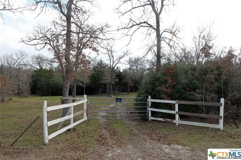 Dale, TX: 5.6 Acre Land