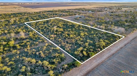 Unrestricted Land Near Victoria, TX