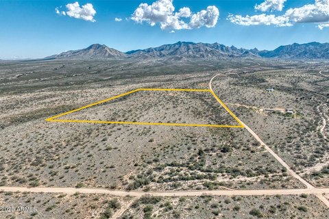 Expansive Land Parcel in Saint David