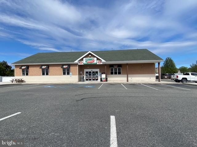 Retail Building on 0.92 Acres