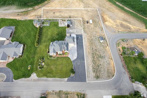 Spacious Lot with River View