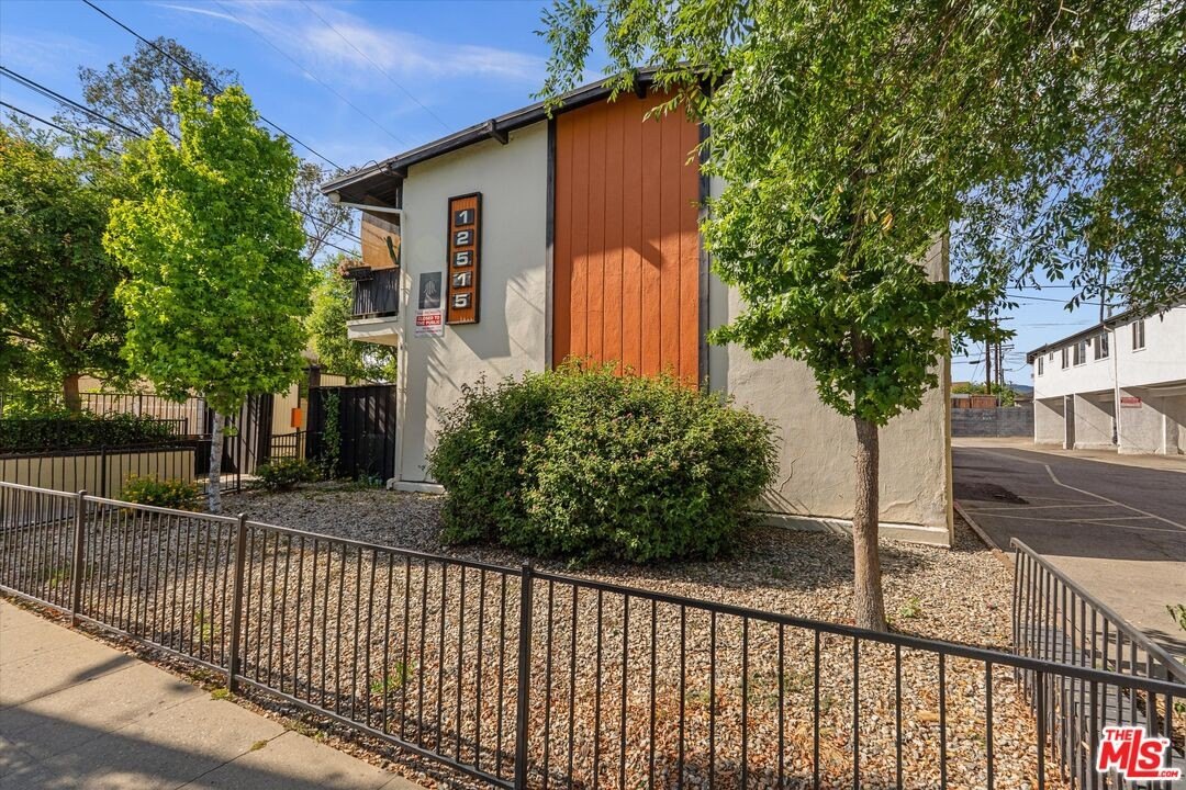 MULTI_FAMILY - North Hollywood, CA