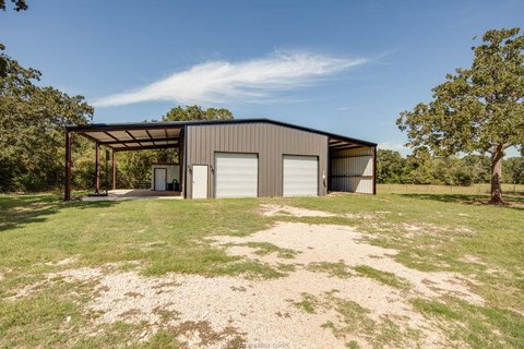 Land, Iola, TX