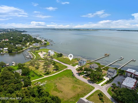 Sound Front Parcel in Morehead