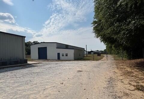 Flex Property With Pole Barns