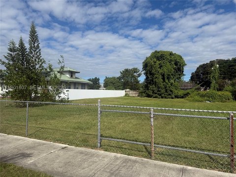 Spacious Residential Lot in Homestead