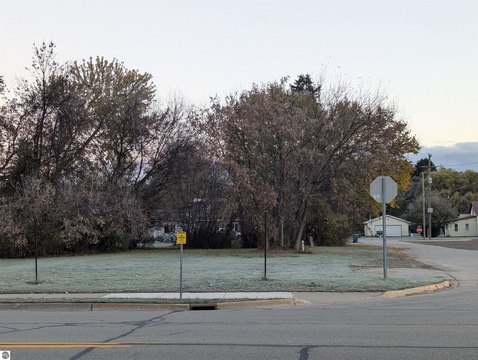 Corner Lot in Commercial Subdivision